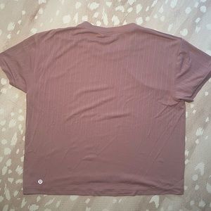 Lululemon Women’s Cropped Short Sleeve Tee Shirt. Size 6.